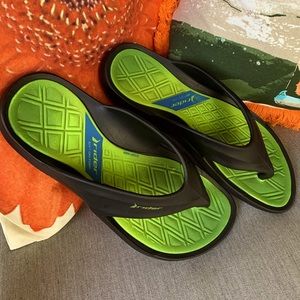 Rider Green / Black Flip Flops - Men 6 / Women 8